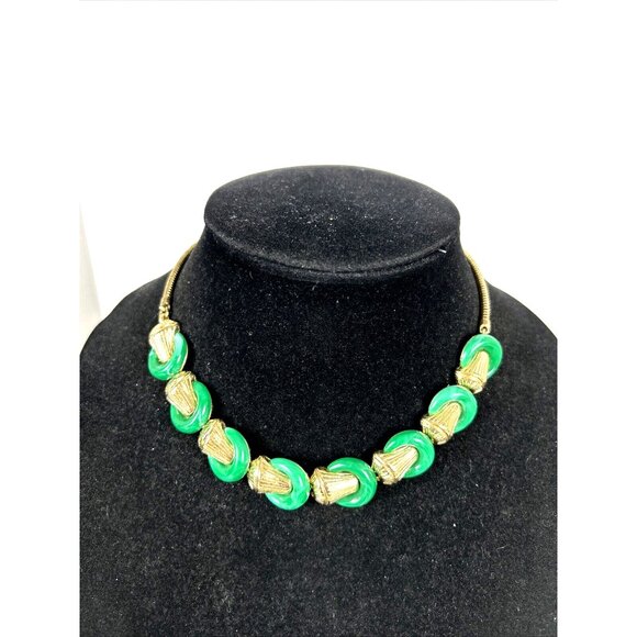 Crown Trifari Alfred Philippe VTG Green Lucite Button Gold Tone Necklace 15"